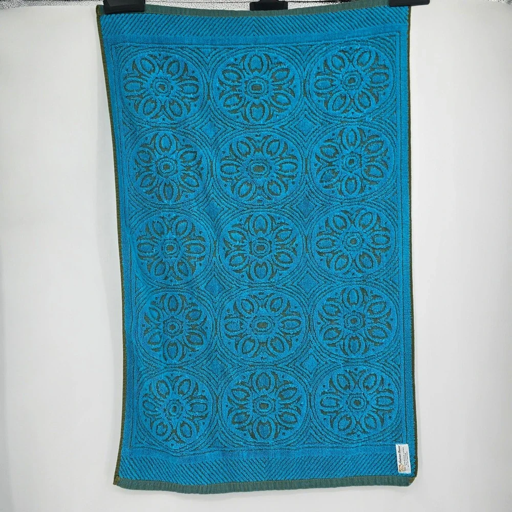 Vintage Fashion Manor Blue Floral Medallion Bath Towel 24x38 Made in USA